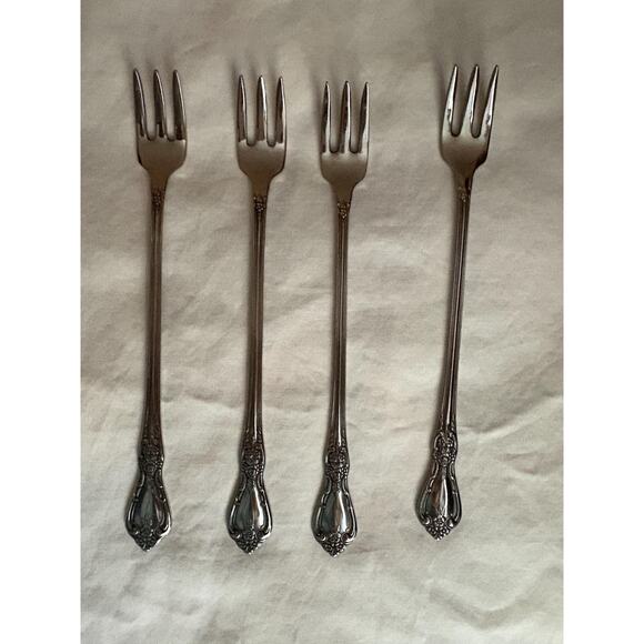 Oneida Kennett Square Stainless Set of eight Cocktail Seafood Forks - Picture 3 of 10